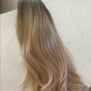 Additional pictures of the ombré wig